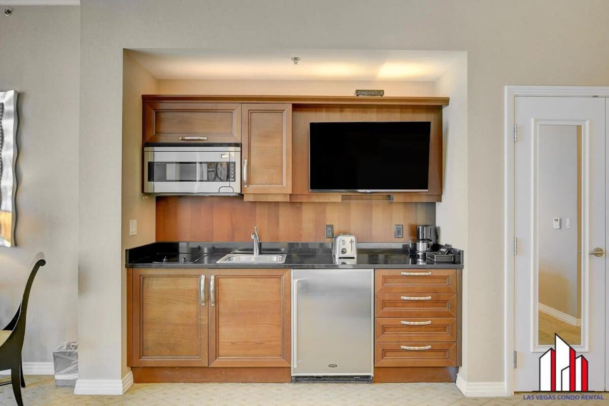 Holiday home Mgm Signature-34-819 F1 Track & Strip View *